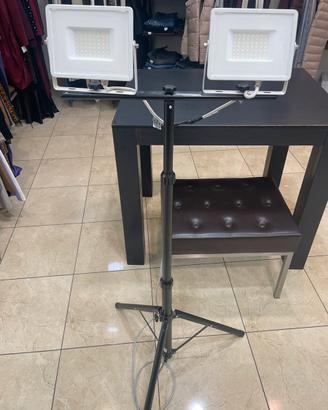 Cavalletto con due faretti