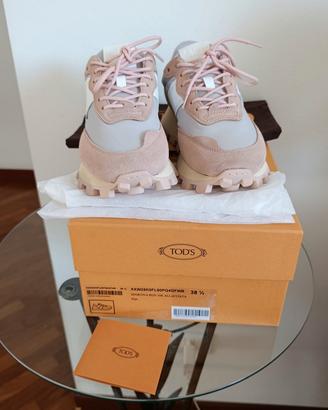 Tod's sneakers run 25k