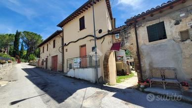3 LOCALI A SPOLETO