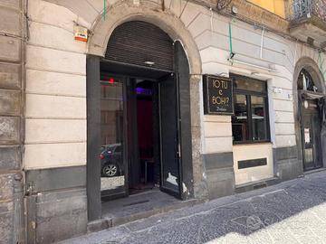 Attività / Licenza di 100 m² con 3 locali a Aversa