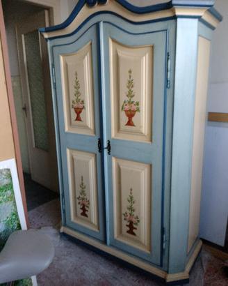 Guardaroba in stile provenzale a due ante
