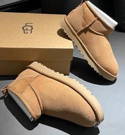 Stivali UGG Classic Ultra Mini