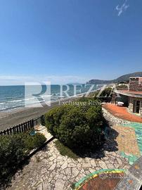 Villa di 317 m² con più di 5 locali e box auto a F