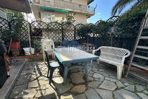 TRILOCALE con GIARDINO e POSTO AUTO in via Dante A