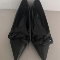 Ballerine nere con decoro tono su tono il laccio