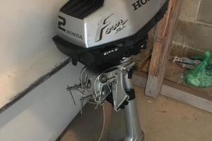 Barca in vetroresina e motore honda