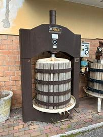 PRESSA IDRAULICA PER UVA