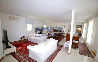 UNICA VILLA BIFAMILIARE