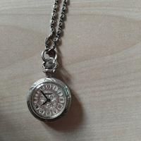 Orologio d'argento con catena