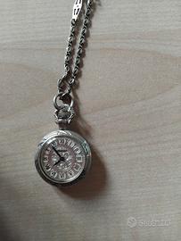 Orologio d'argento con catena