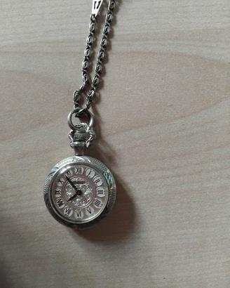 Orologio d'argento con catena