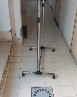 appendiabiti regolabile in altezza  
