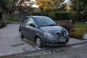 Lancia y