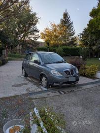 Lancia y