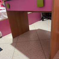 Scrivania completa di sedia