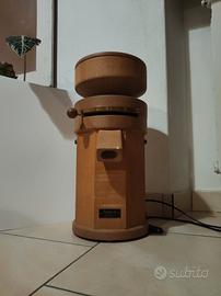 mulino con macina a pietra 