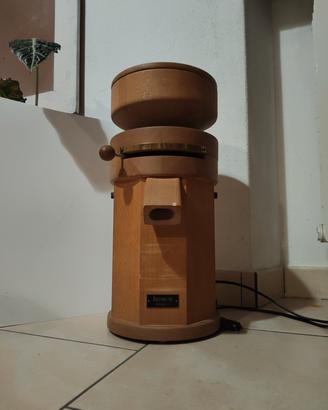 mulino con macina a pietra 
