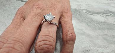 Anello con Diamante naturale 1.56ctt