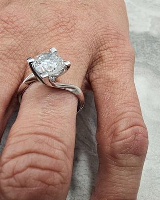 Anello con Diamante naturale 1.56ctt