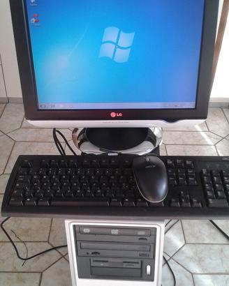 PC marca ACER con monitor marca LG