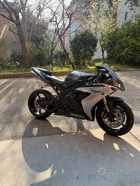 yamaha r1
