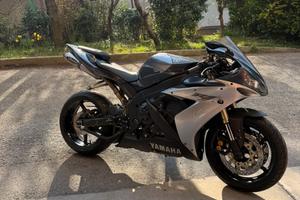 yamaha r1