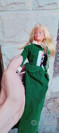 Barbie con scritta mattel sulla nuca