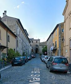 Sacrofano accogliente monolocale arredato