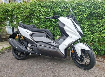 WOTTAN GT2 300cc SCOOTER MOTORE PIAGGIO A LIQUIDO
