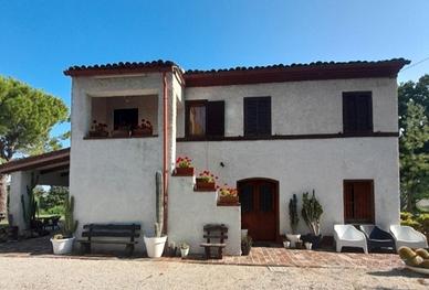 Tra i monti e il mare nel cuore delle Marche