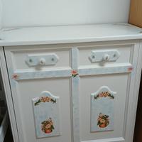 mobile letto bianco con rifiniture di prestigio