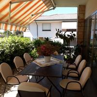 Tavolo da esterno in ferro bronzato con 6 sedie