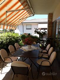 Tavolo da esterno in ferro bronzato con 6 sedie