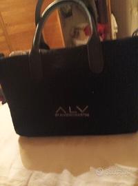 Borsa colore  nero piccola scamosciata