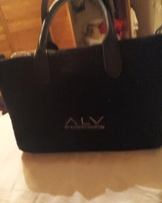 Borsa colore  nero piccola scamosciata