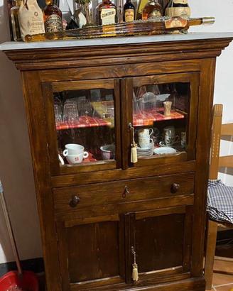 Credenza sarda antica