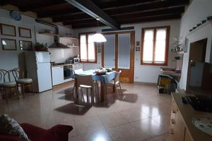 Camera in Appartamento trilocale