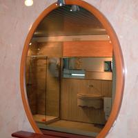 Specchio ovale in legno