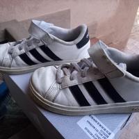 Scarpe Adidas n. 30 chiusura a strappo