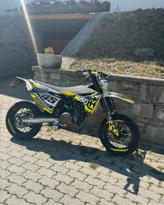 Husqvarna 701 motard a2