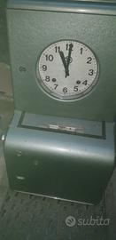 orologio timbratrice in metallo