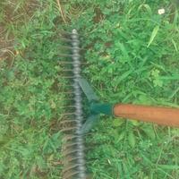 Rastrello sarchiatore arieggiatore