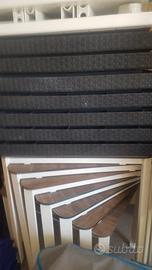 TAVOLI E SEDIE NERE IN PLASTICA DURA