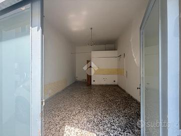 MONOLOCALE A BITONTO