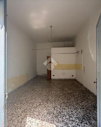 MONOLOCALE A BITONTO