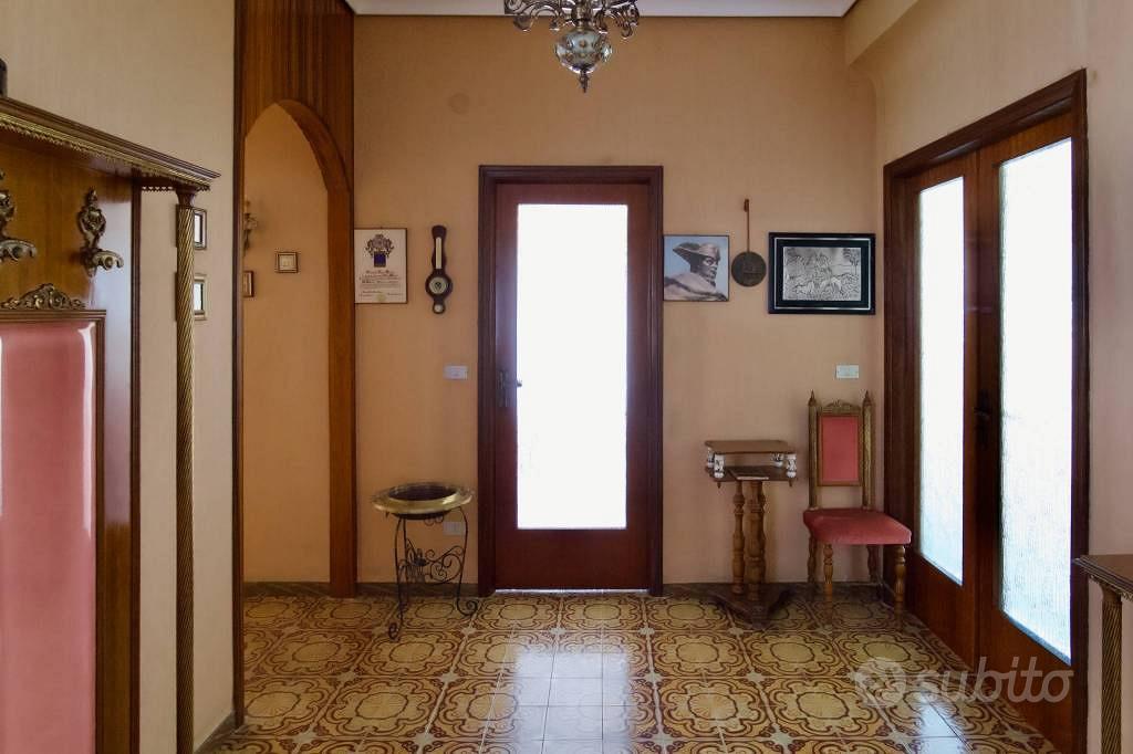 Appartamento di 174 m² con più di 5 locali a Ragus - Vista 4