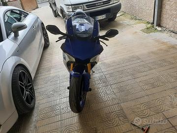 Yamaha YZF-R1 2015