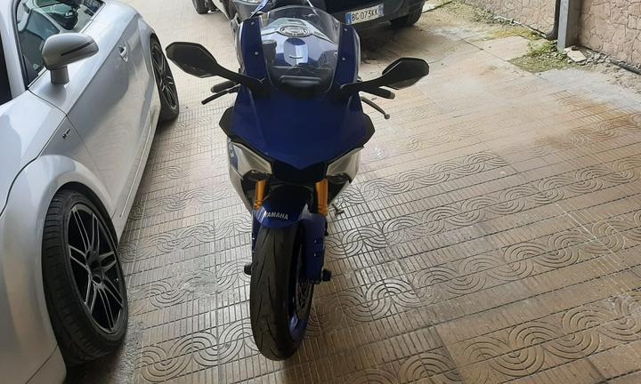 Yamaha YZF-R1 2015
