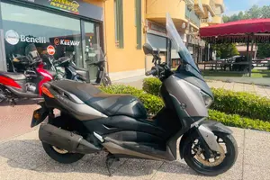 YAMAHA X-MAX 300 TUTTO INCLUSO ANCHE PASSAGGIO!