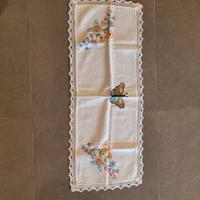 centrino con farfalle